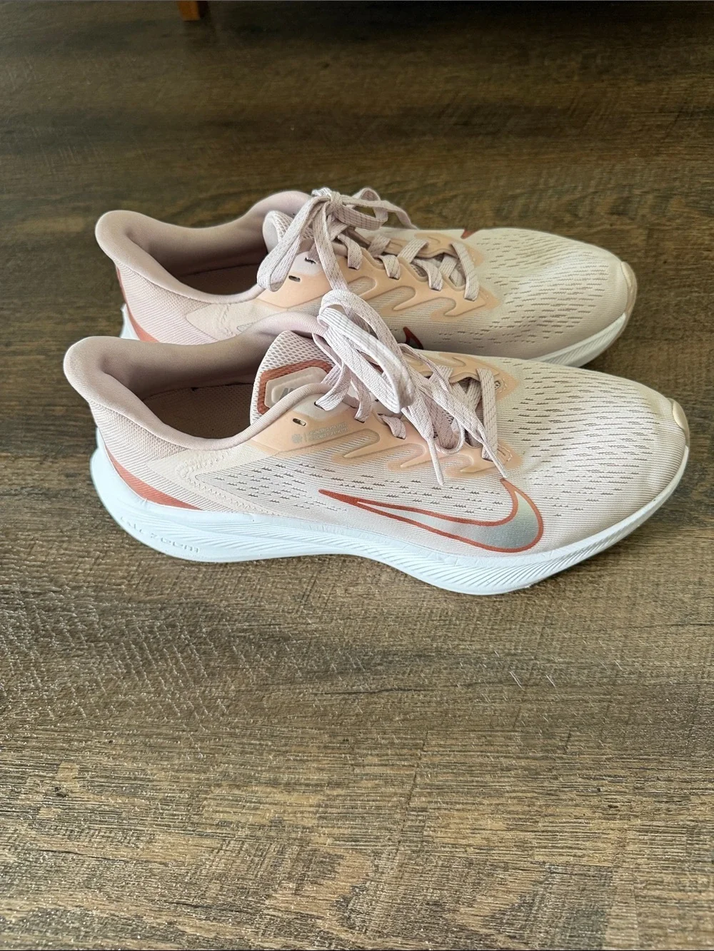 Nike Air Zoom Winflo 7 Women's Running Shoes in the Barely Rose Women’s Size 9